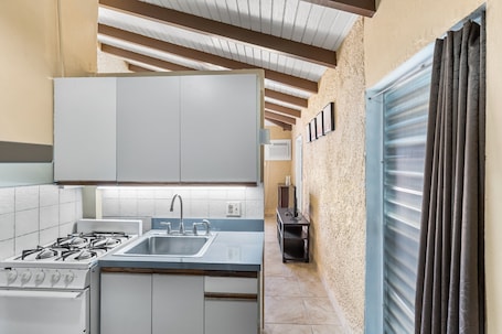 Condo, 1 Bedroom | Private kitchen | Fridge, oven, coffee/tea maker, toaster