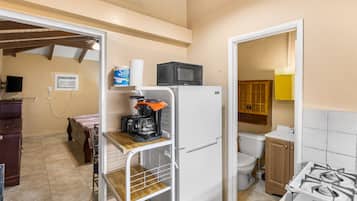 Condo, 1 Bedroom | Private kitchen | Fridge, oven, coffee/tea maker, toaster