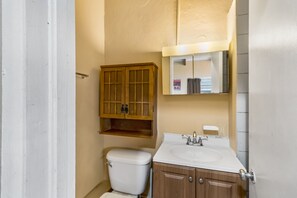 Apartment, 1 Schlafzimmer | Badezimmer | Handtücher, Shampoo
