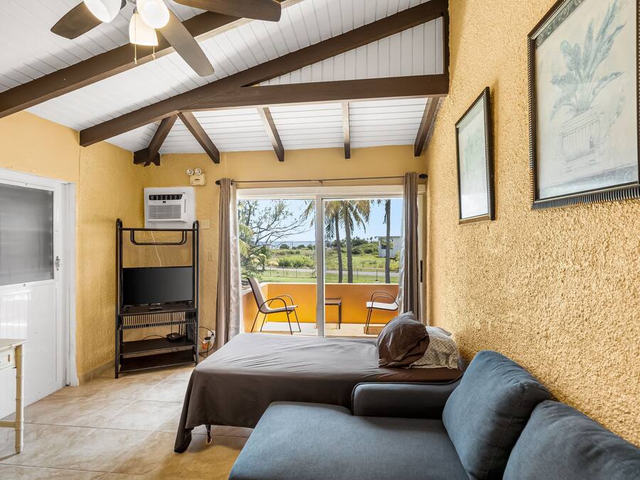 Condo, 1 Bedroom | Living area