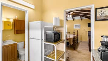 Condo, 1 Bedroom | Private kitchen | Fridge, oven, coffee/tea maker, toaster