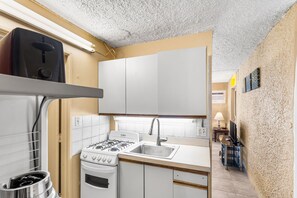 Condo, 1 Bedroom | Private kitchen | Fridge, oven, coffee/tea maker, toaster