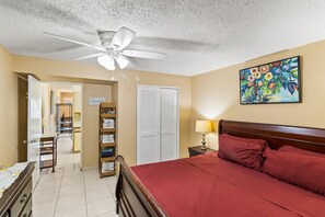 Condo, 1 quarto | 1 quarto, escrivaninha, espaço de trabalho para notebook