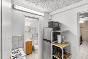 Condo, 1 quarto | Cozinha privada | Geladeira, fogão, cafeteira/chaleira, torradeira