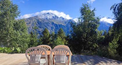 Chalet au Cœur de la Forêt et au Milieu de la Montagne