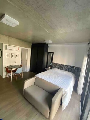 1 bedroom, iron/ironing board, WiFi, bed sheets - Studio Novo Prox Paulista, com Sacada, gym e Vaga! (Consolação São Paulo)