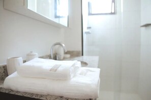 Hair dryer, towels, soap, toilet paper - Studio Novo Prox Paulista, com Sacada, gym e Vaga! (Consolação São Paulo)