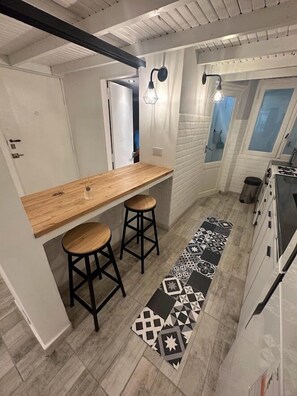 大型冷蔵庫、電子レンジ、オーブン、トースター