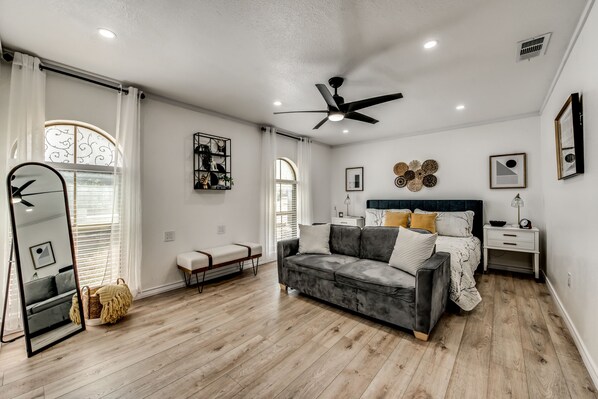 4 bedrooms, desk, iron/ironing board, travel crib