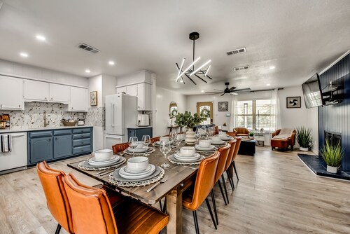 Afar Modern Vacation Home
