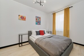 Apartment, 1 Bedroom, Balcony | 3 bilik tidur, cadar katil 