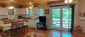 Dining - Sunrise Mountain Cabin in Nature's Paradise at 3000 feet! (Chatsworth)