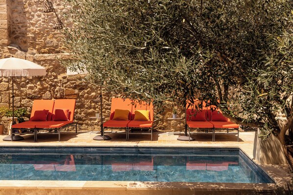 Seasonal outdoor pool, open 10:00 AM to 8:00 PM, pool umbrellas
