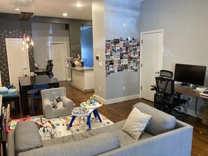 Children's area - Spacious and modern infant-friendly apartment (Brooklyn)