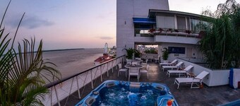 Rooftop Crystal Aparment