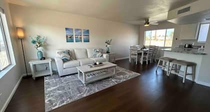 Desert Rose - Fully Renovated, Close to lake and trails, boat_RV parking. Clean!