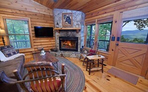 Smart TV, fireplace - Sunset Overlook Of Blueridge (Blue Ridge)