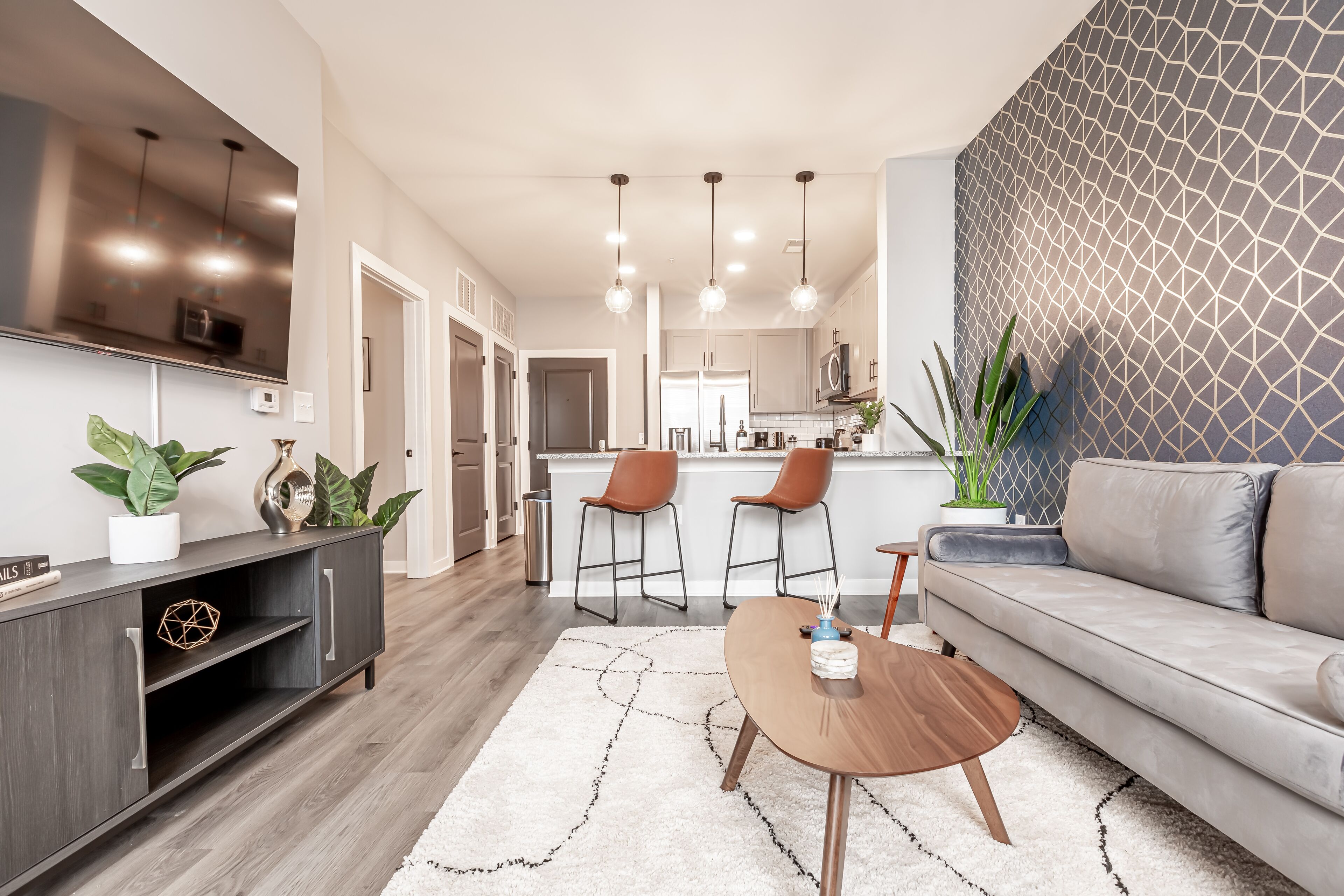 Mins To Downtown 1BR/1BA Apartment. Free Parking. Pet-Friendly!
