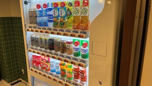 A vending machine with various beverages and snacks. - FORBELL STAY YURIGAOKA (Kawasaki)