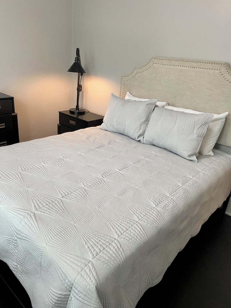 1 1/2 blocks to beach. Near cruise terminal as well. Great Neighborhood