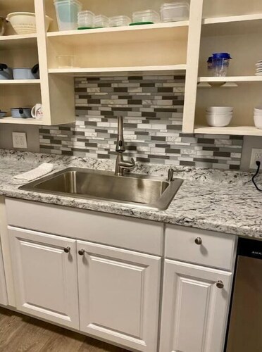 1.5 Blks 2 beach. Pet Friendly Near cruise terminal. Safe Walkable Neighborhood.
