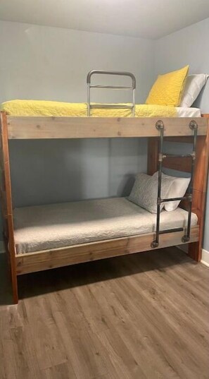2 Schlafzimmer, Zimmersafe, Bügeleisen/Bügelbrett, kostenloses WLAN