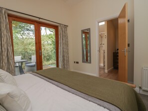 2 bedrooms, individually decorated, individually furnished, free WiFi