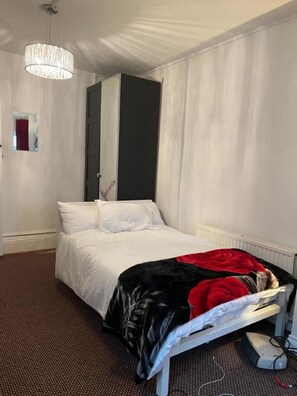 1 bedroom, WiFi, bed sheets - South london Luxury Studio flats (Mitcham)