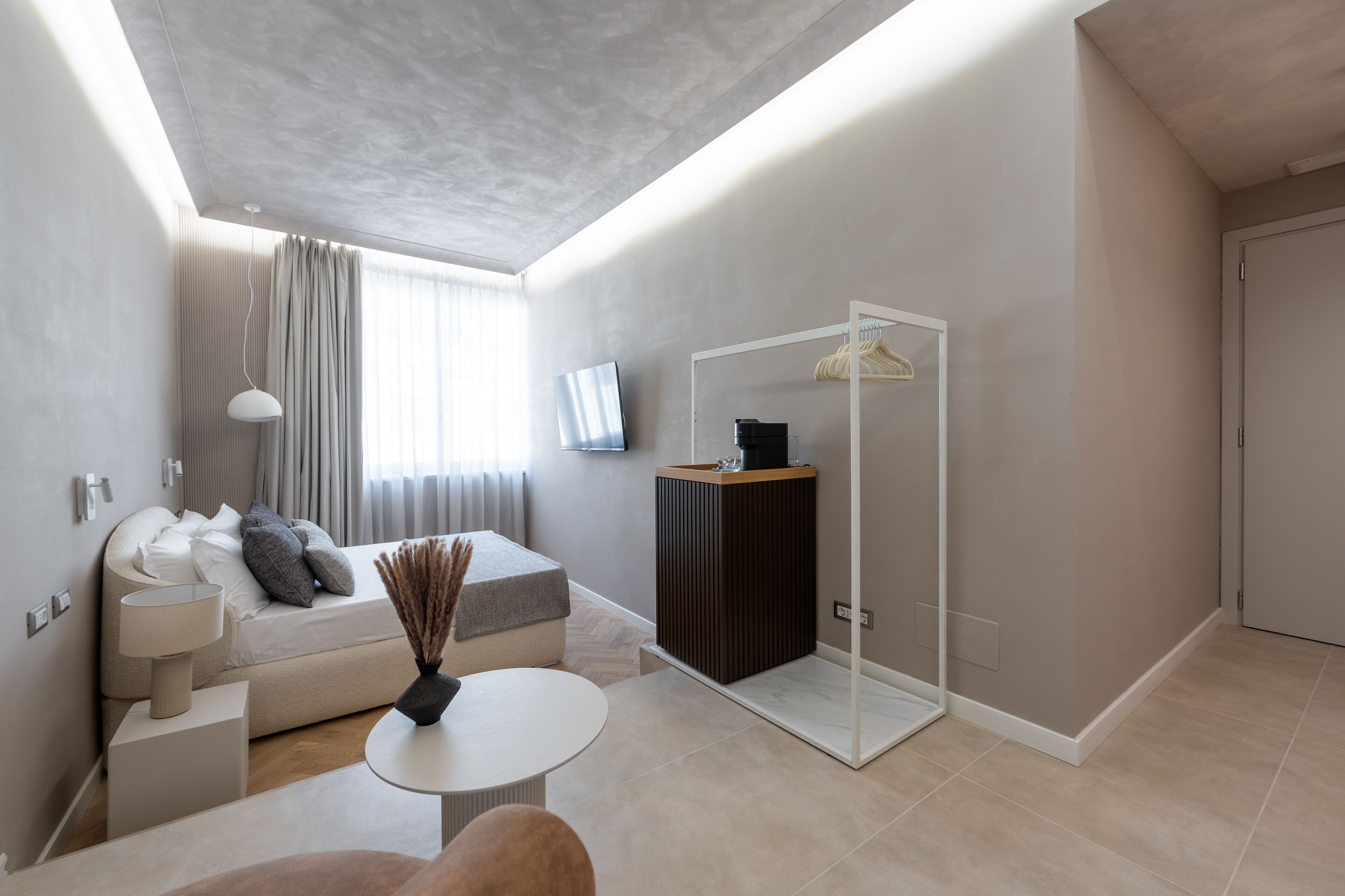 Camera Deluxe | Biancheria da letto di alta qualità, materassi in memory foam, minibar