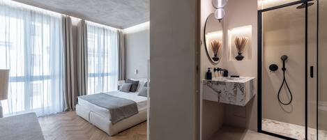 Superior Room | Bathroom | Shower, free toiletries, hair dryer, bidet