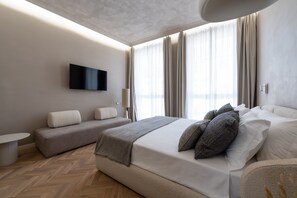 Habitación superior | Ropa de cama de alta calidad, colchones viscoelásticos, minibar