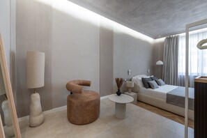 Habitación Deluxe | Ropa de cama de alta calidad, colchones viscoelásticos, minibar