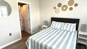 2 bedrooms, travel cot, WiFi, bed sheets