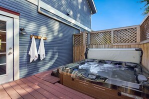 Huis, meerdere bedden, hot tub, uitzicht op tuin (604 W Magnolia) | Terrein van de accommodatie