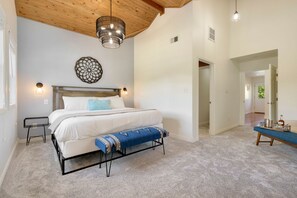 Casa, várias camas, banheira de imersão, vista para o jardim (604 W Magnolia) | 1 quarto, individualmente decorados, individualmente mobiliados
