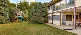Fort Calhoun Home w/ Screened Porch + Playground!