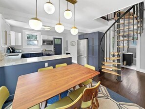 Unclassified image, 5 of 24, button