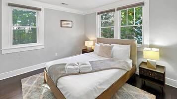 3 slaapkamers, een strijkplank/strijkijzer, reisbedje, wifi