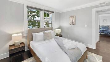 3 slaapkamers, een strijkplank/strijkijzer, reisbedje, wifi