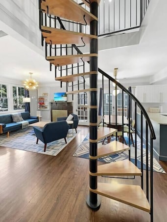 Interior. 3BR Riverland Terrace | Walk to Theater + Eats
