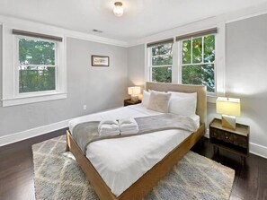 3 عدّة غرف نوم ومكواة/لوح كي وسرير سفر وواي فاي