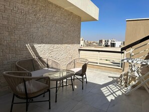 Property grounds - You can learn more about Egyptian culture and visit the pyramids in ten minutes. (Giza Governorate)