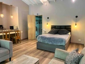 المنشأة من الداخل