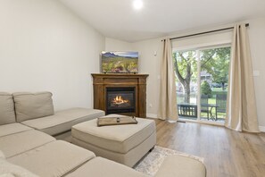 Una Smart TV, una chimenea