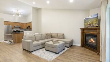 Smart TV y chimenea