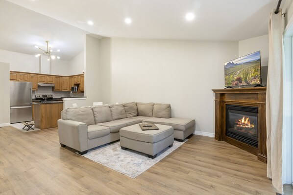 Smart TV, fireplace