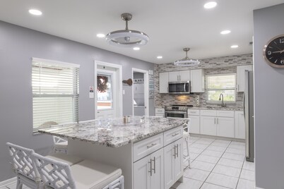 Newly remodeled! Super Clean, Great location, Family Size, 7 mins Raymond James 