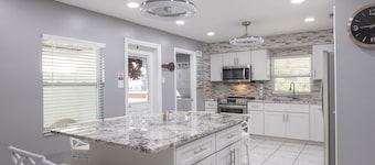 Newly remodeled! Super Clean, Great location, Family Size, 7 mins Raymond James