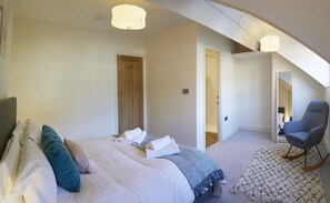 5 phòng ngủ, trang trí khác biệt