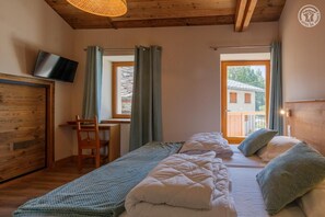 5 Schlafzimmer, Bügeleisen/Bügelbrett, Reisekinderbett, kostenloses WLAN